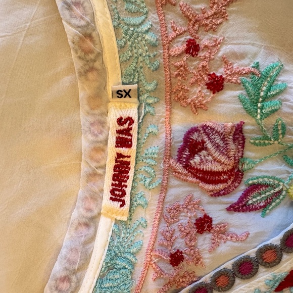 Johnny Was White V-Neck Tunic with Dragonfly and Floral Embroidery - Picture 6 of 6